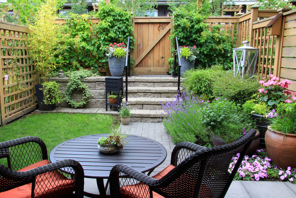 landscaping-ideas-for a-small-backyard
